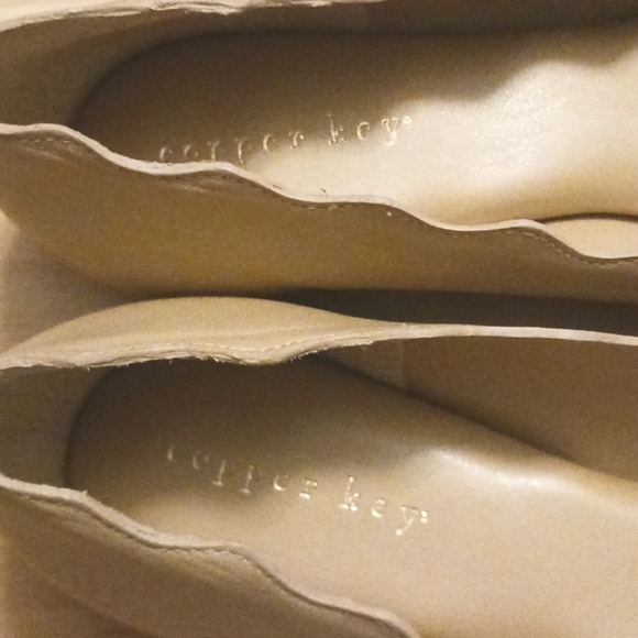 Copper Key Taupe Color Leather Scalloped Flats in Size 8.5M (NWT) - Picture 5 of 7